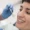 Pacient jove fent-se una revisió dental a la Clínica Dental Vilà al setembre per mantenir un somriure sa