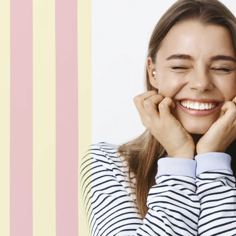 Pacient amb un somriure saludable celebrant la Diada de Catalunya el 11 de setembre a Clínica Dental Vilà