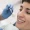 Pacient jove fent-se una revisió dental a la Clínica Dental Vilà al setembre per mantenir un somriure sa